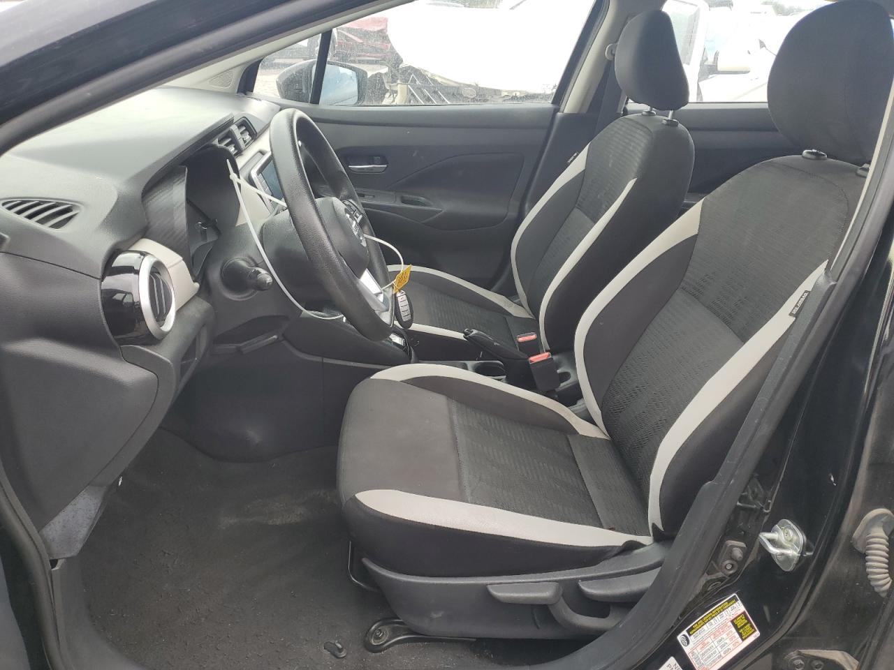 Nissan Versa Sv Image 8