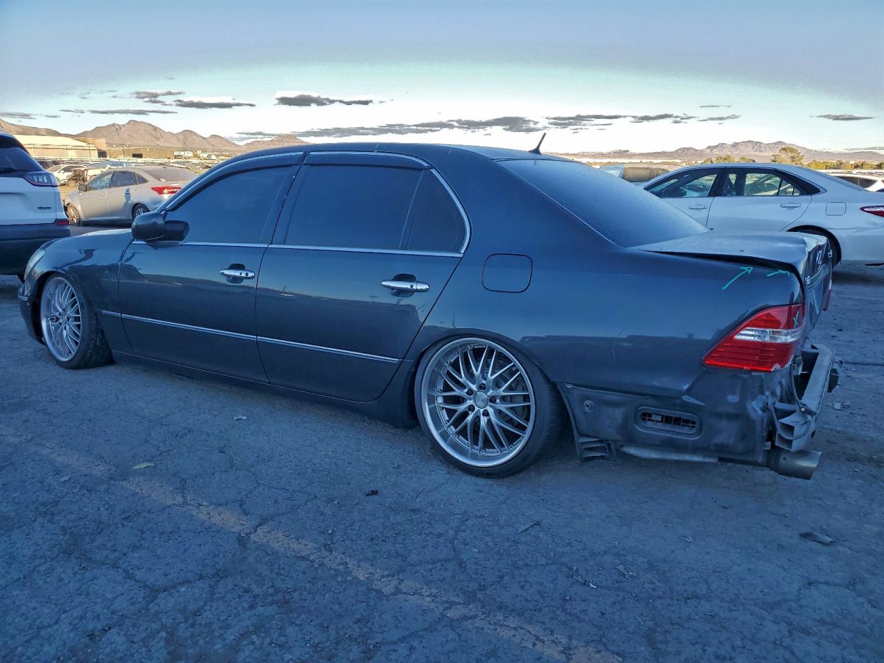 Lexus LS 430 Image 11