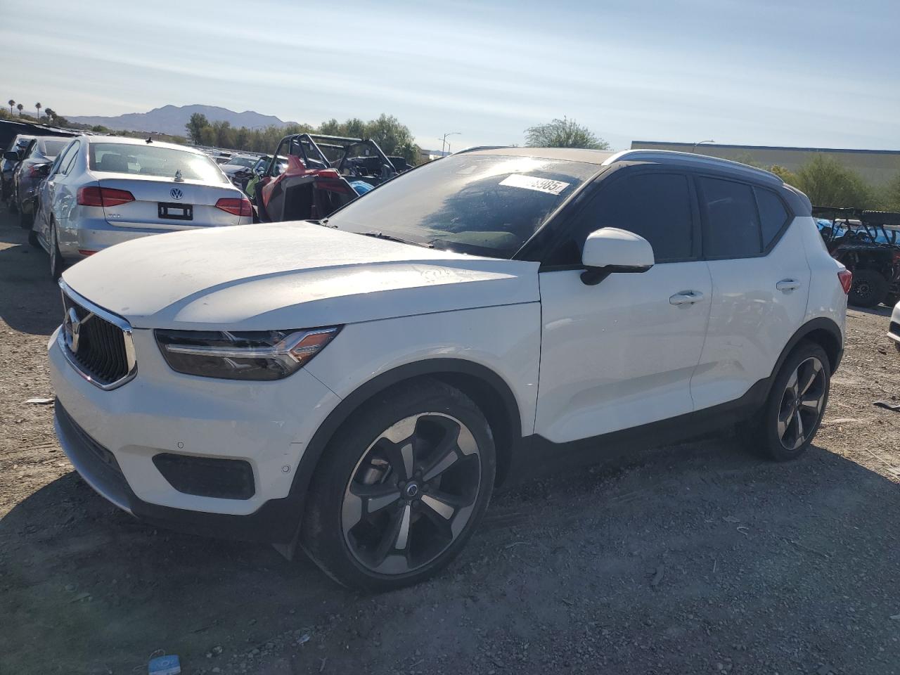 Volvo XC40 T5 Momentum Image 1