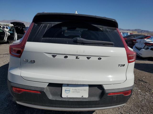 Volvo XC40 T5 Momentum Image 2