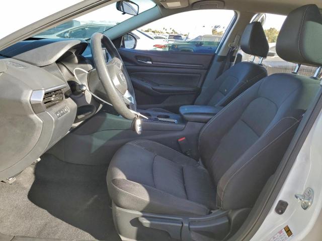 Nissan Altima S Image 2