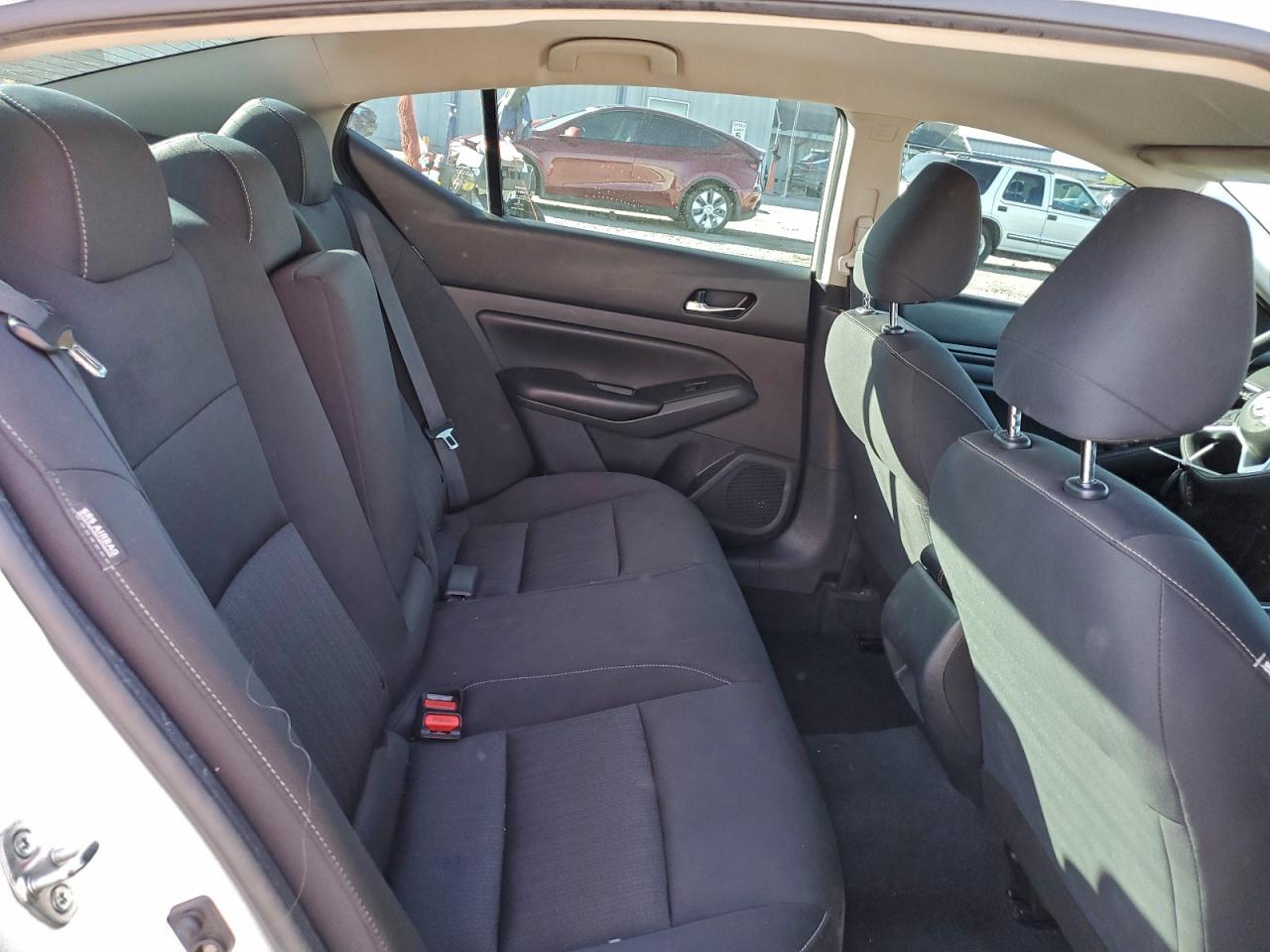 Nissan Altima S Image 10