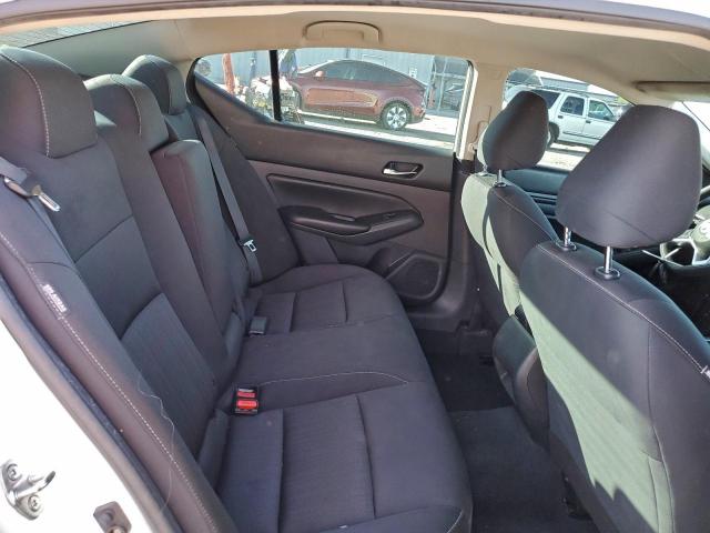 Nissan Altima S Image 10