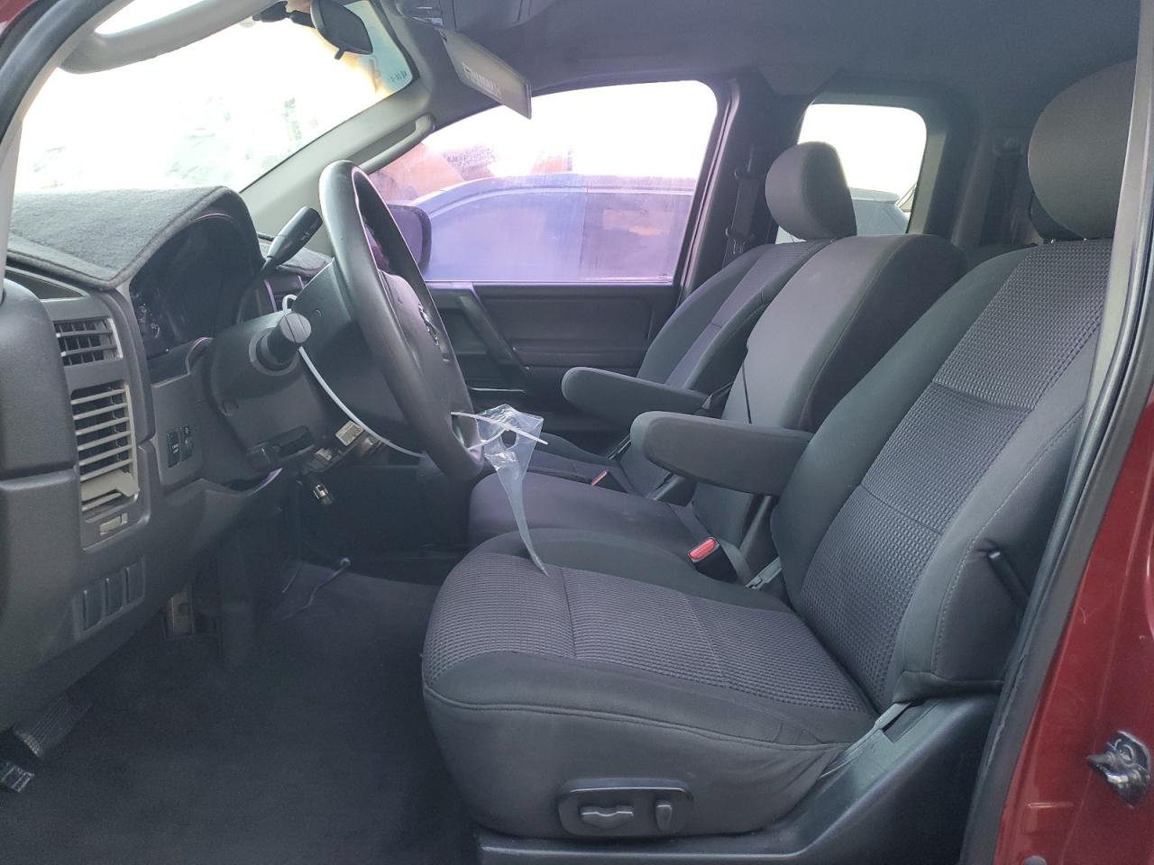 Nissan Titan Xe Image 3