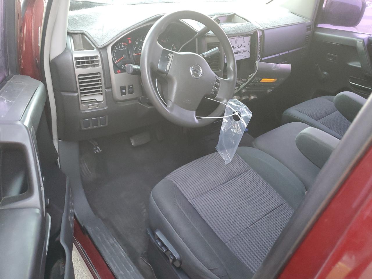 Nissan Titan Xe Image 11