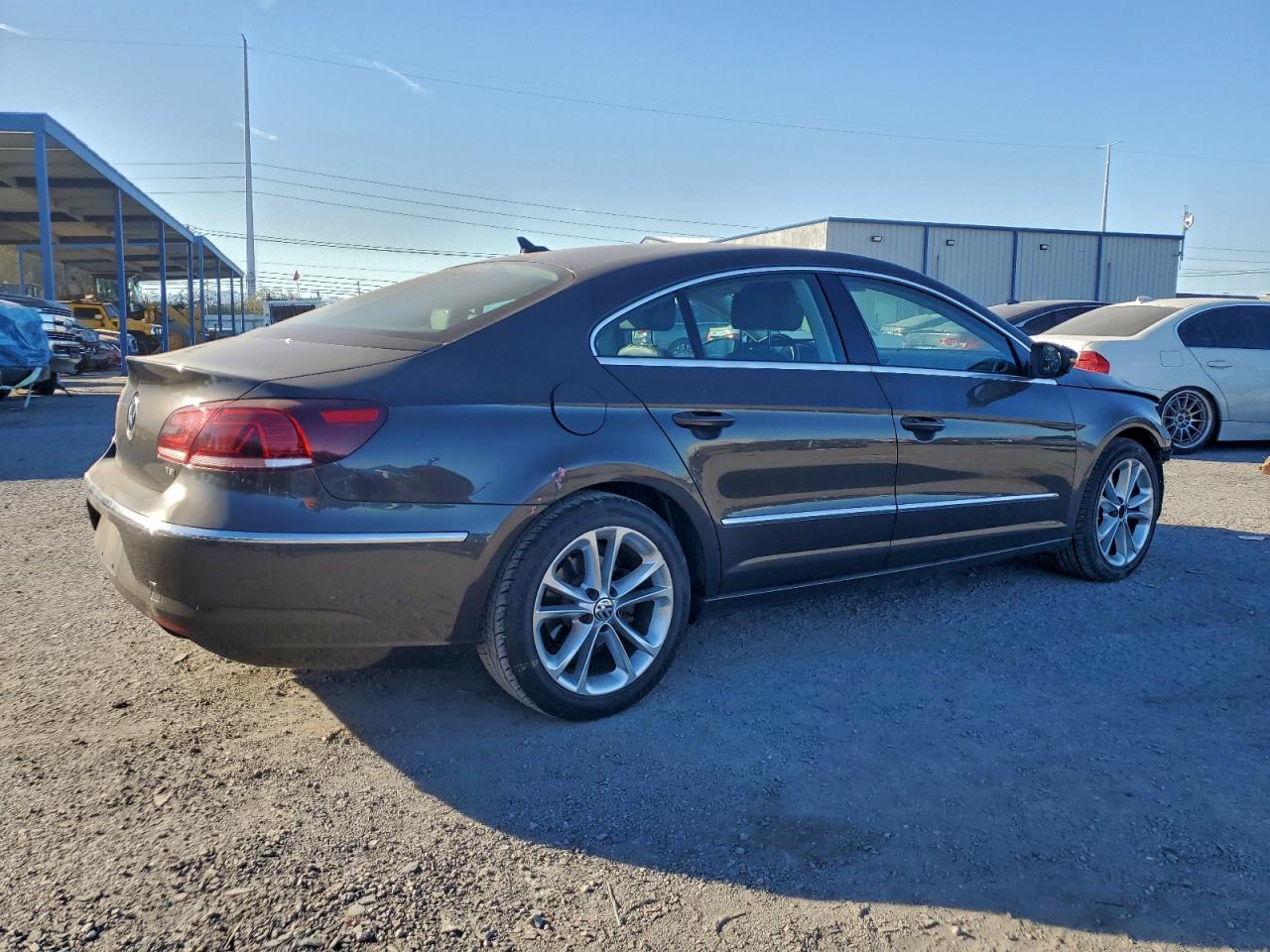 Volkswagen CC Base Image 5