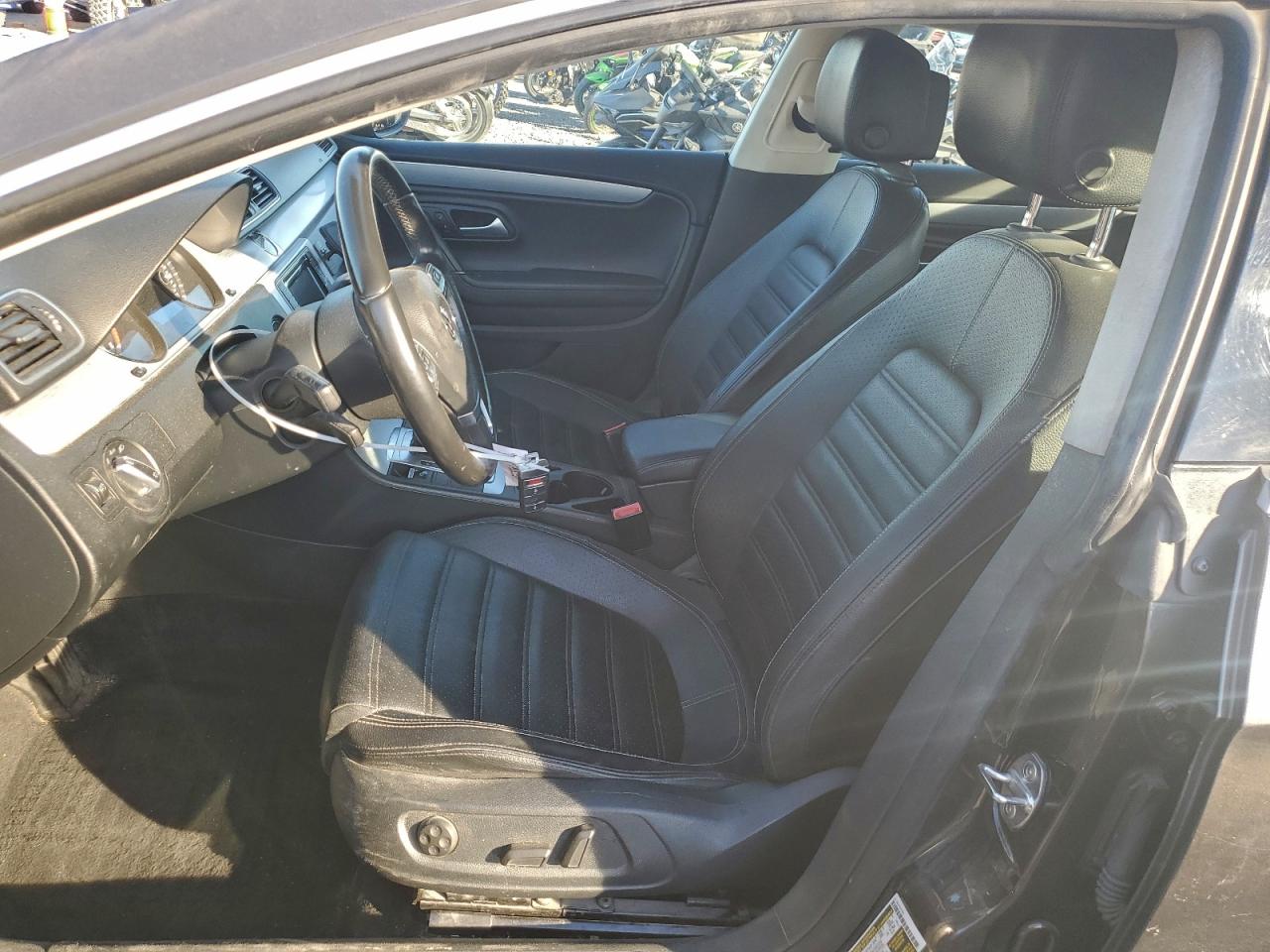 Volkswagen CC Base Image 7