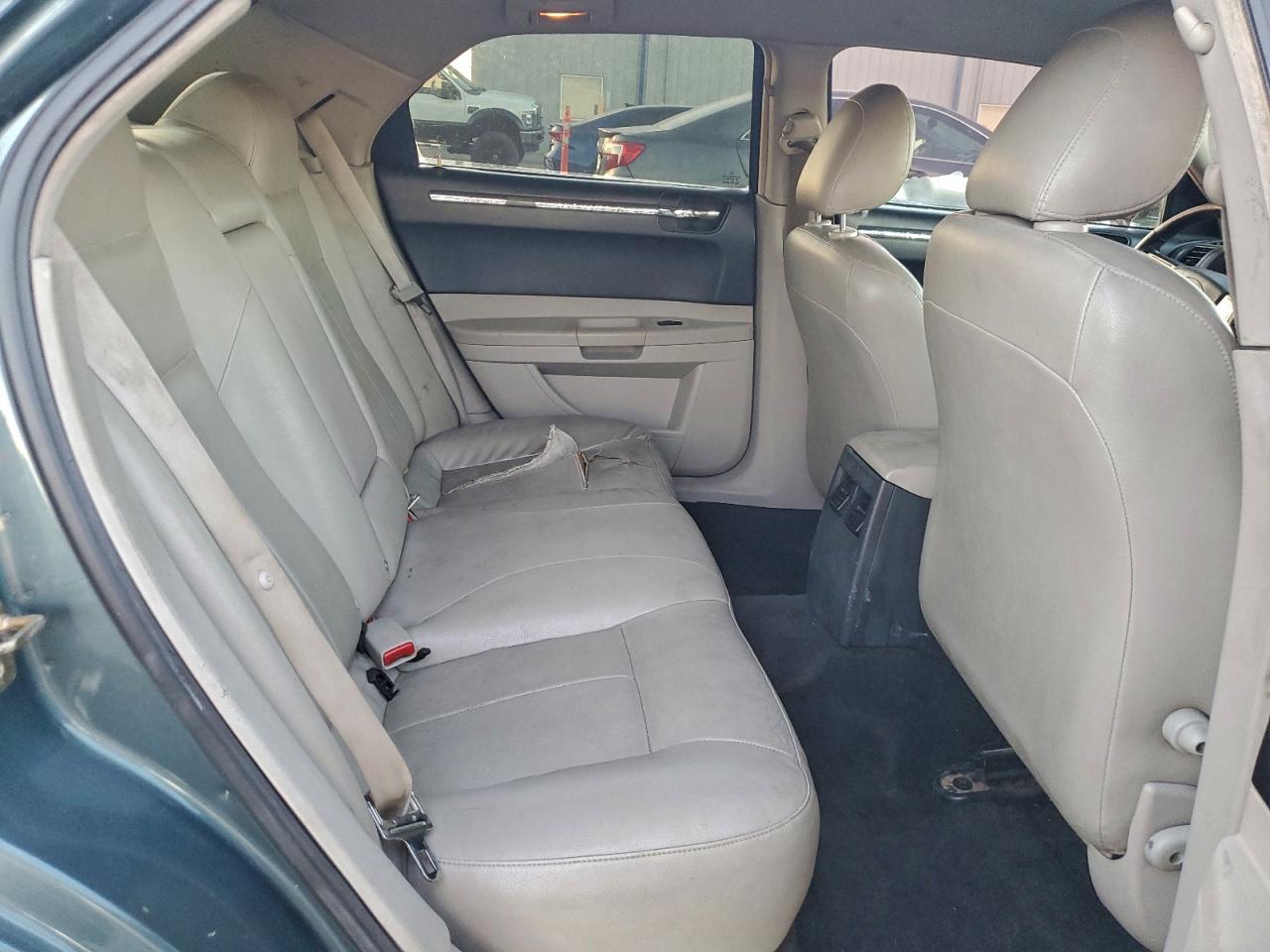 Chrysler 300 Touring Image 3