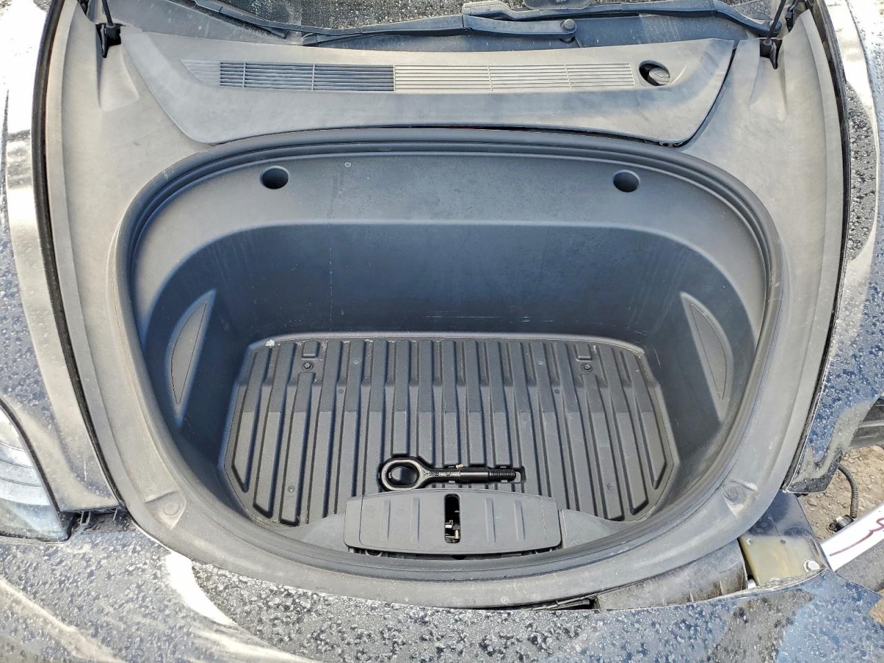 Tesla Model 3 Image 8