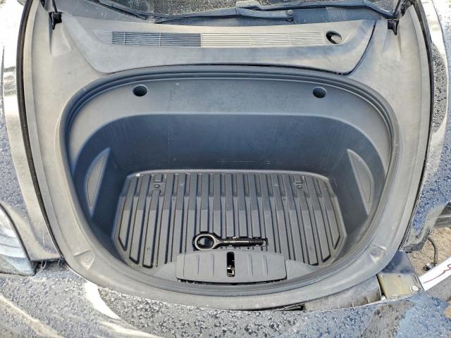 Tesla Model 3 Image 8