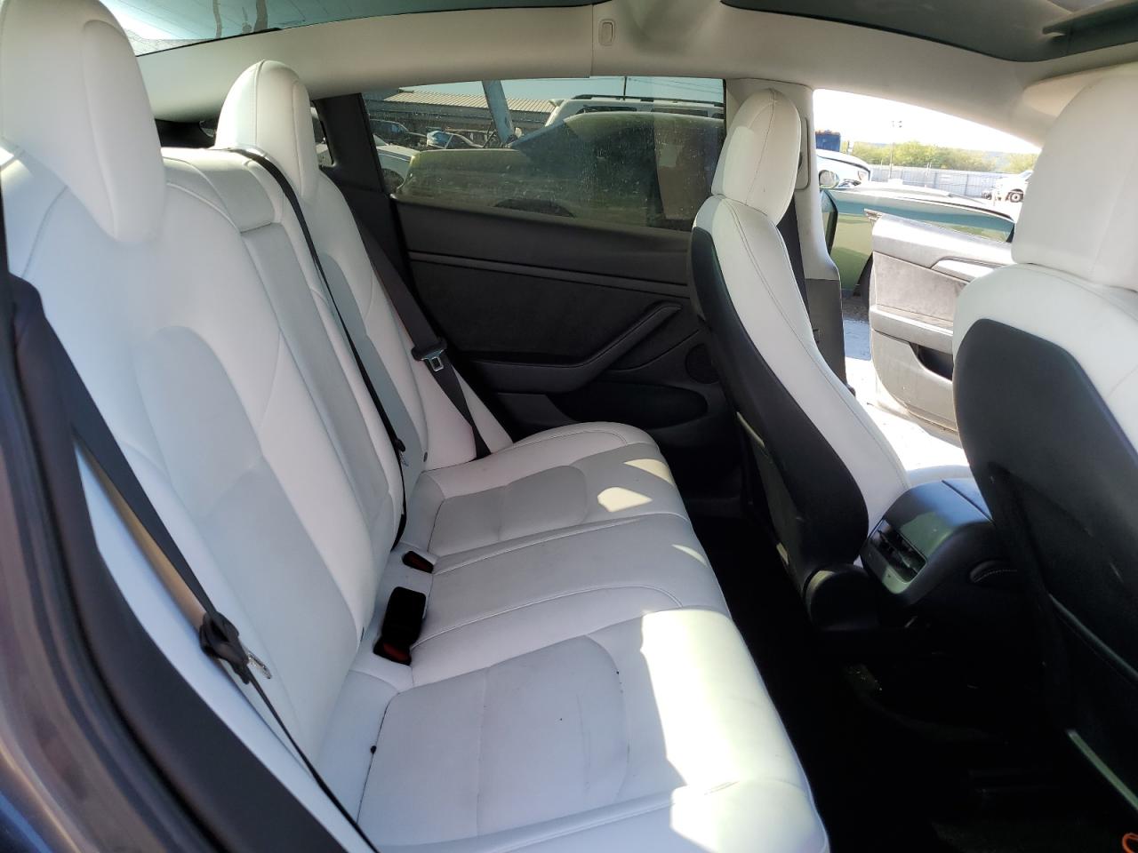 Tesla Model 3 Image 11