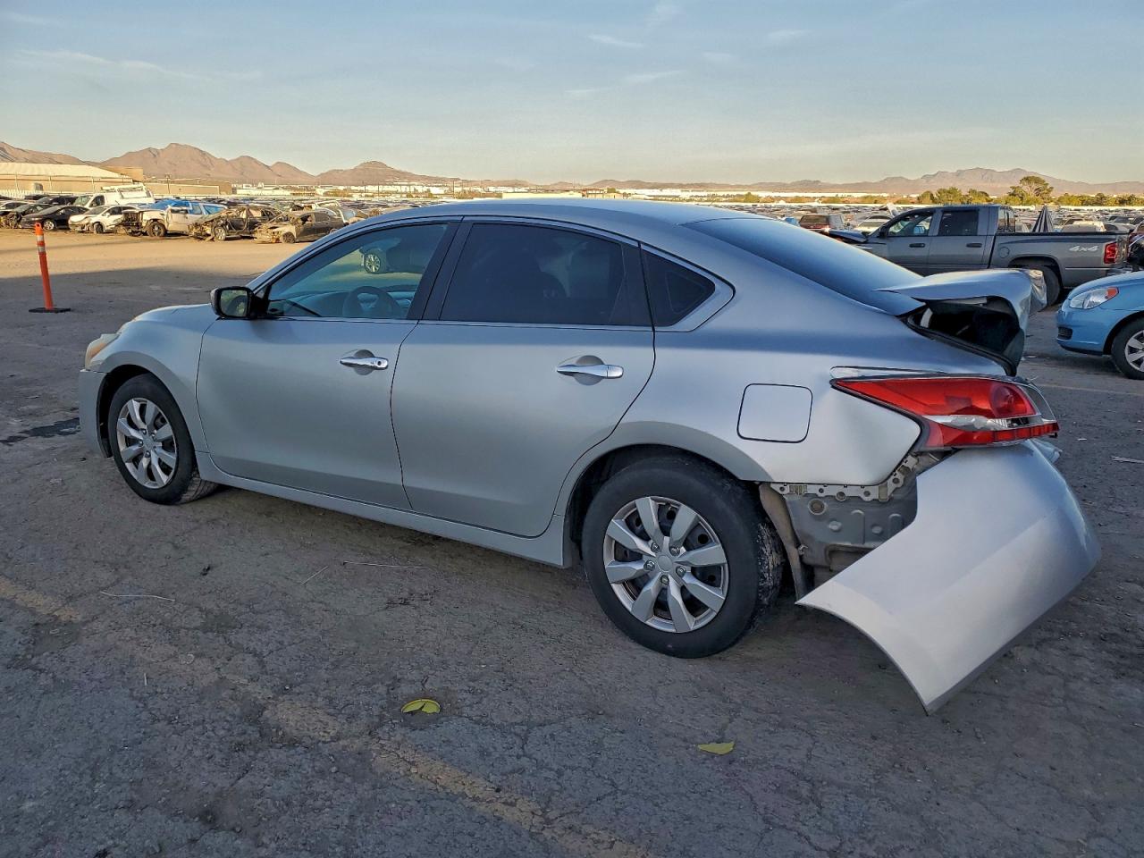 Nissan Altima 2.5 Image 3