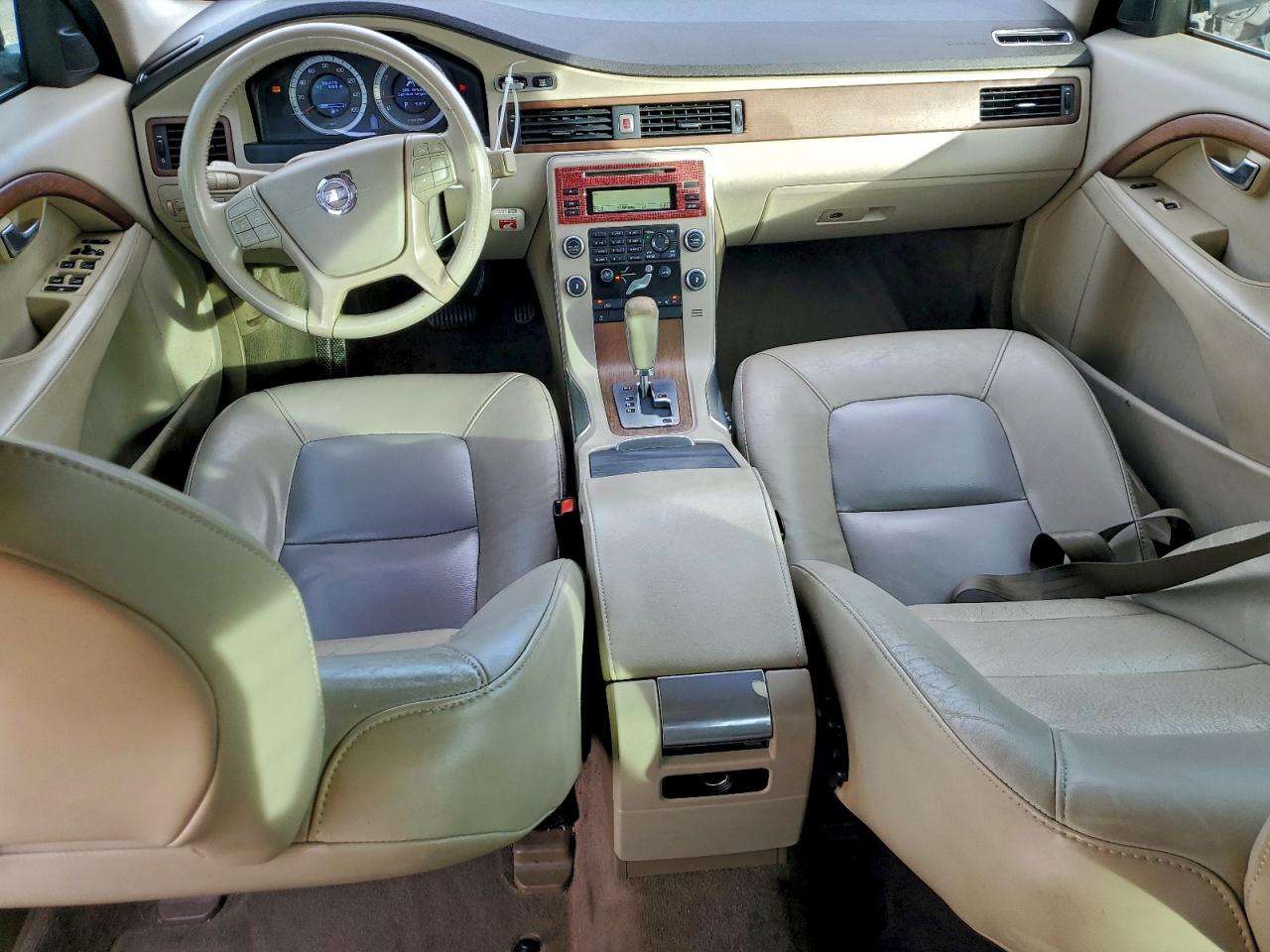 Volvo S80 3.2 Image 2