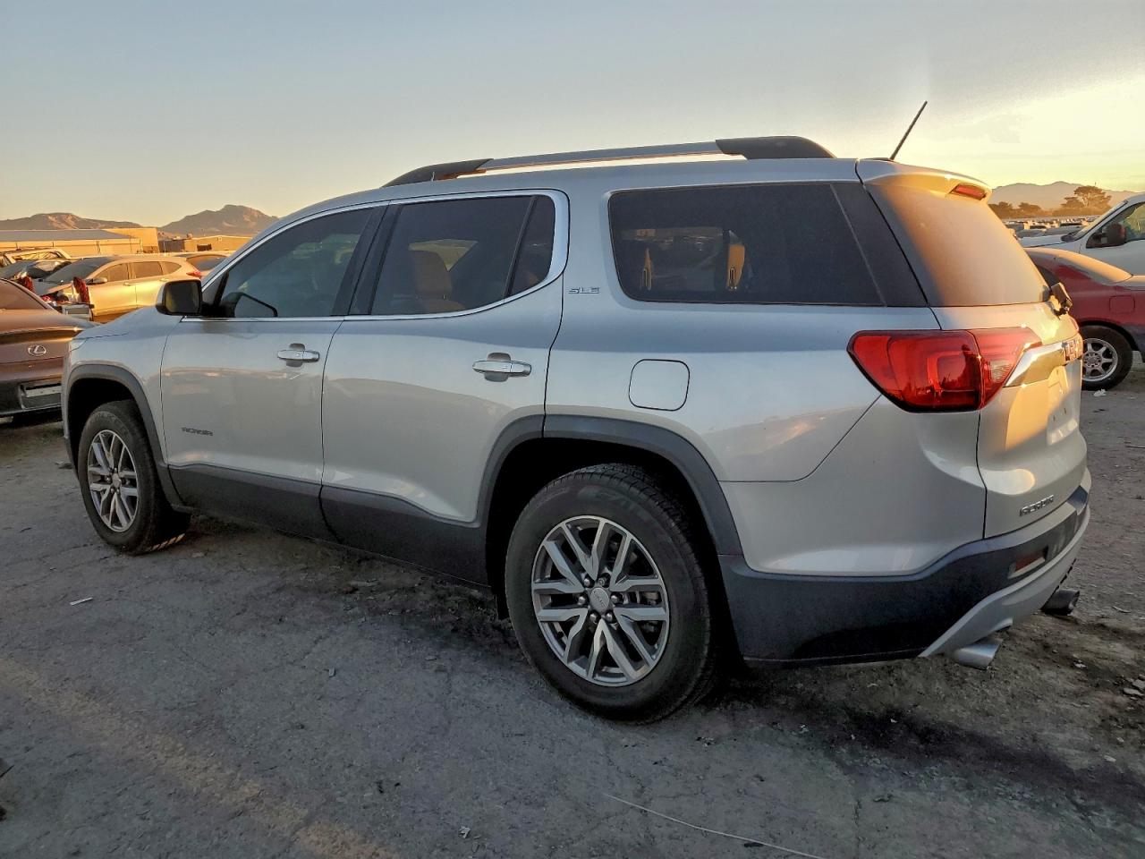 GMC Acadia Sle Image 2