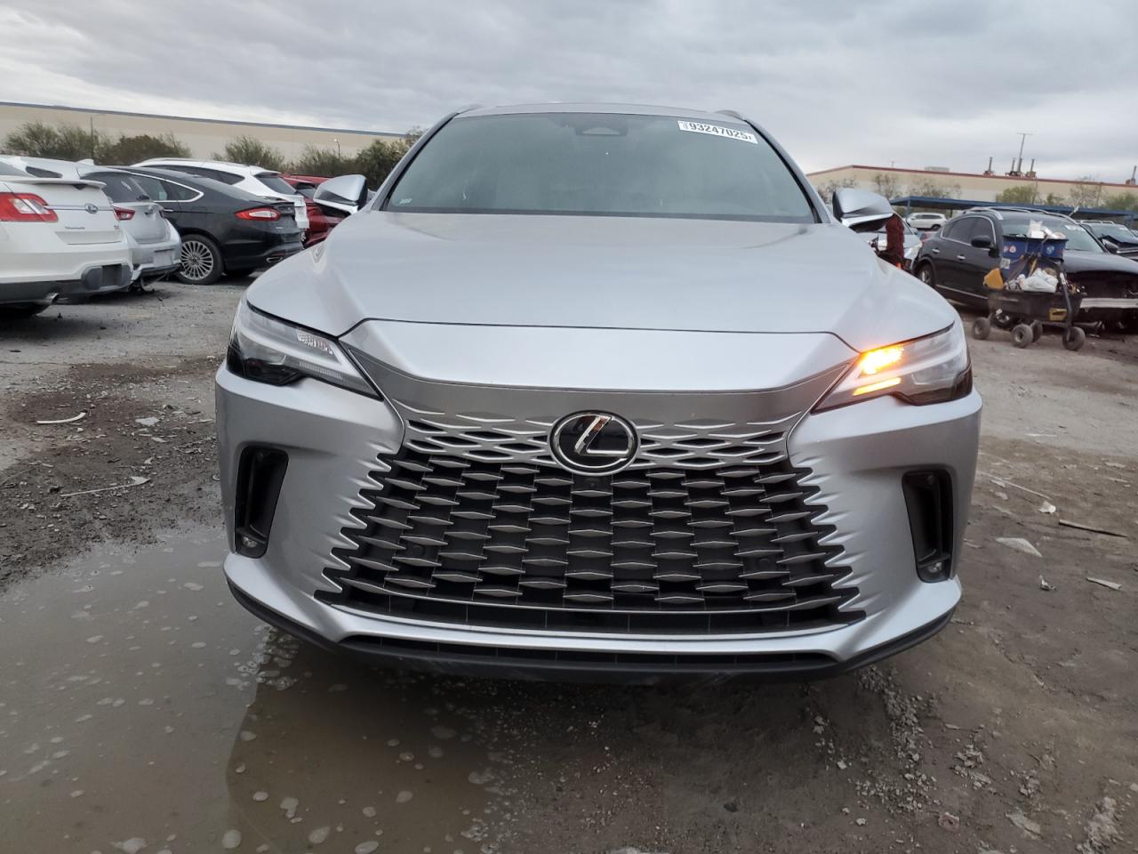 Lexus RX 350 Base Image 9