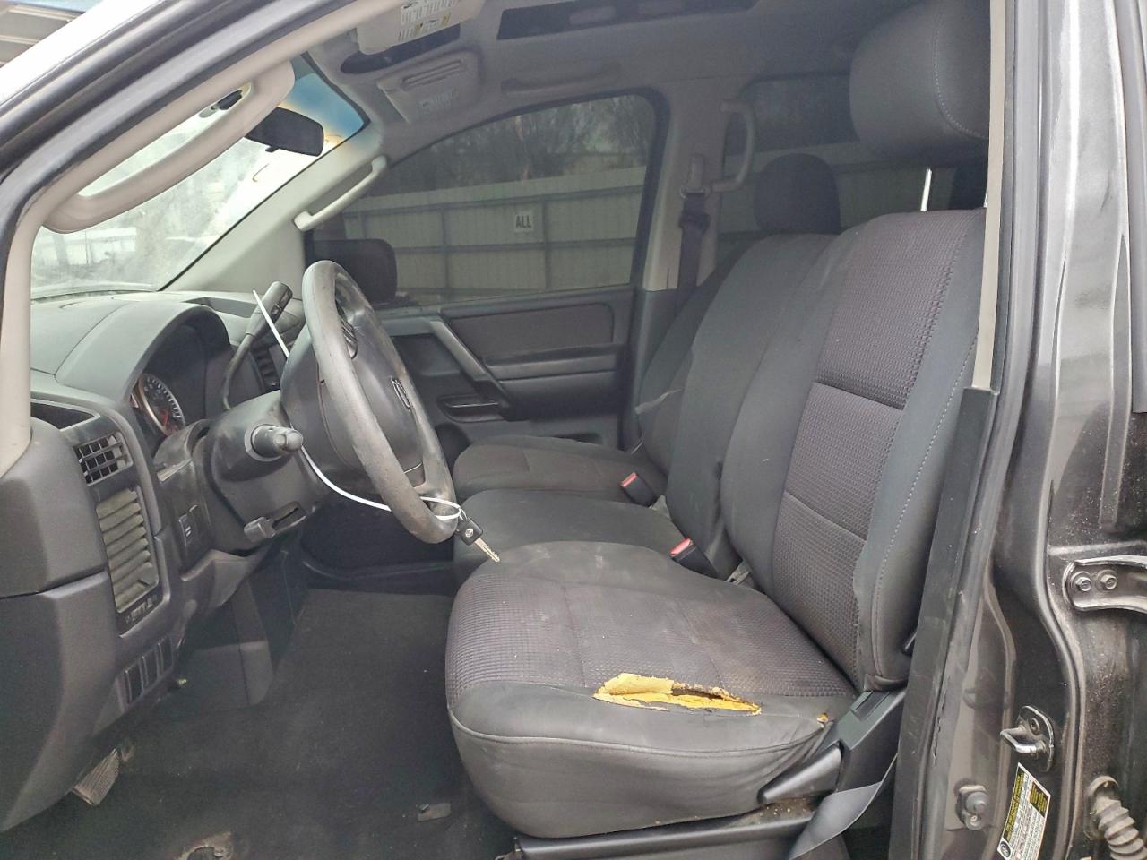 Nissan Titan Xe Image 3