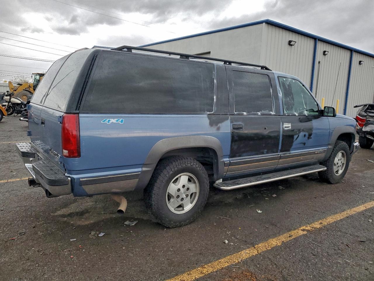 Chevrolet Suburban K1500 Image 12