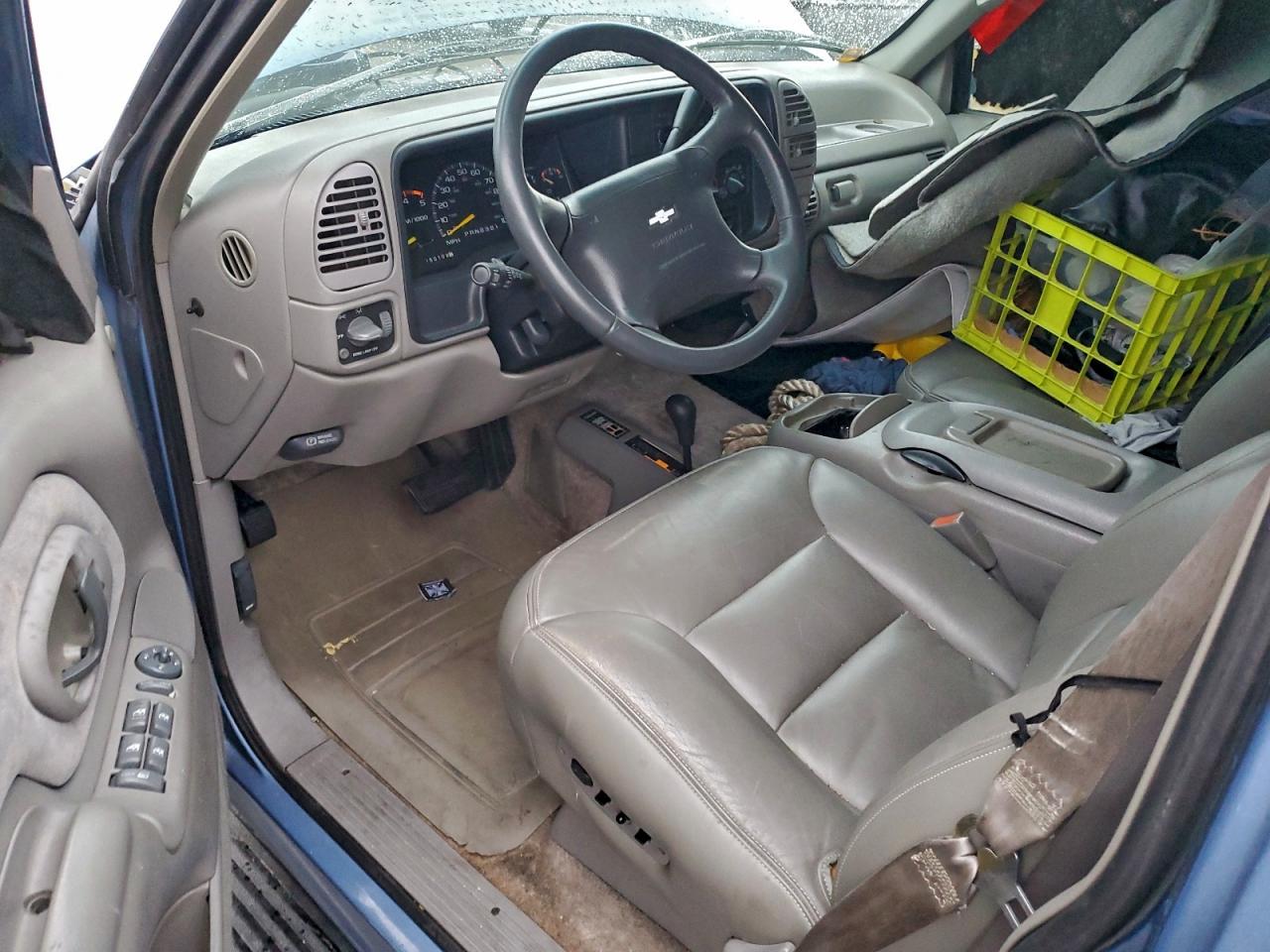 Chevrolet Suburban K1500 Image 3