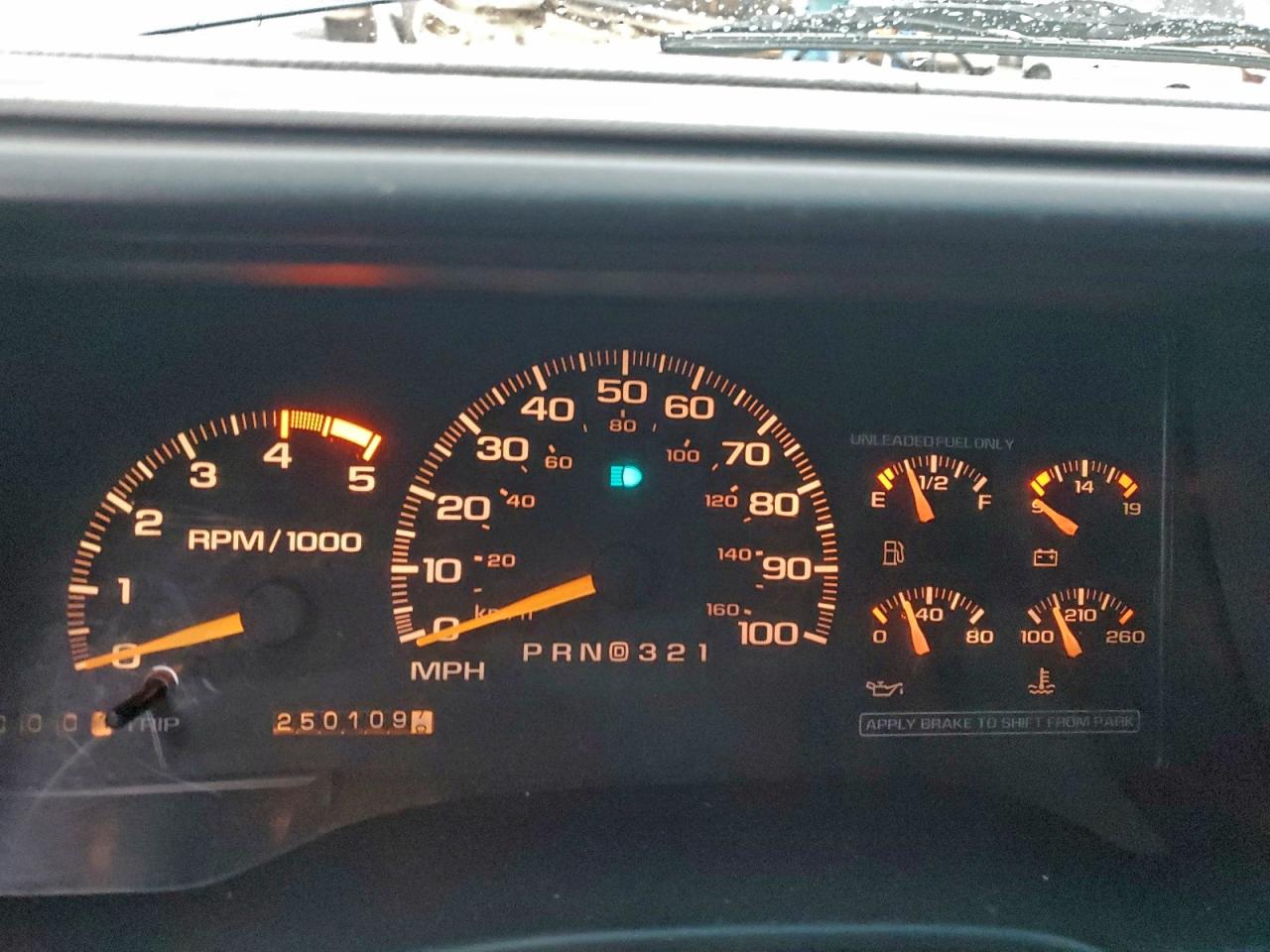 Chevrolet Suburban K1500 Image 5