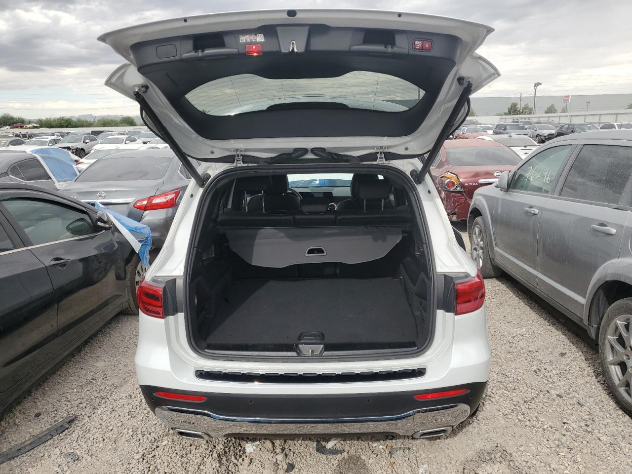 Mercedes-Benz GLB 250 Image 8