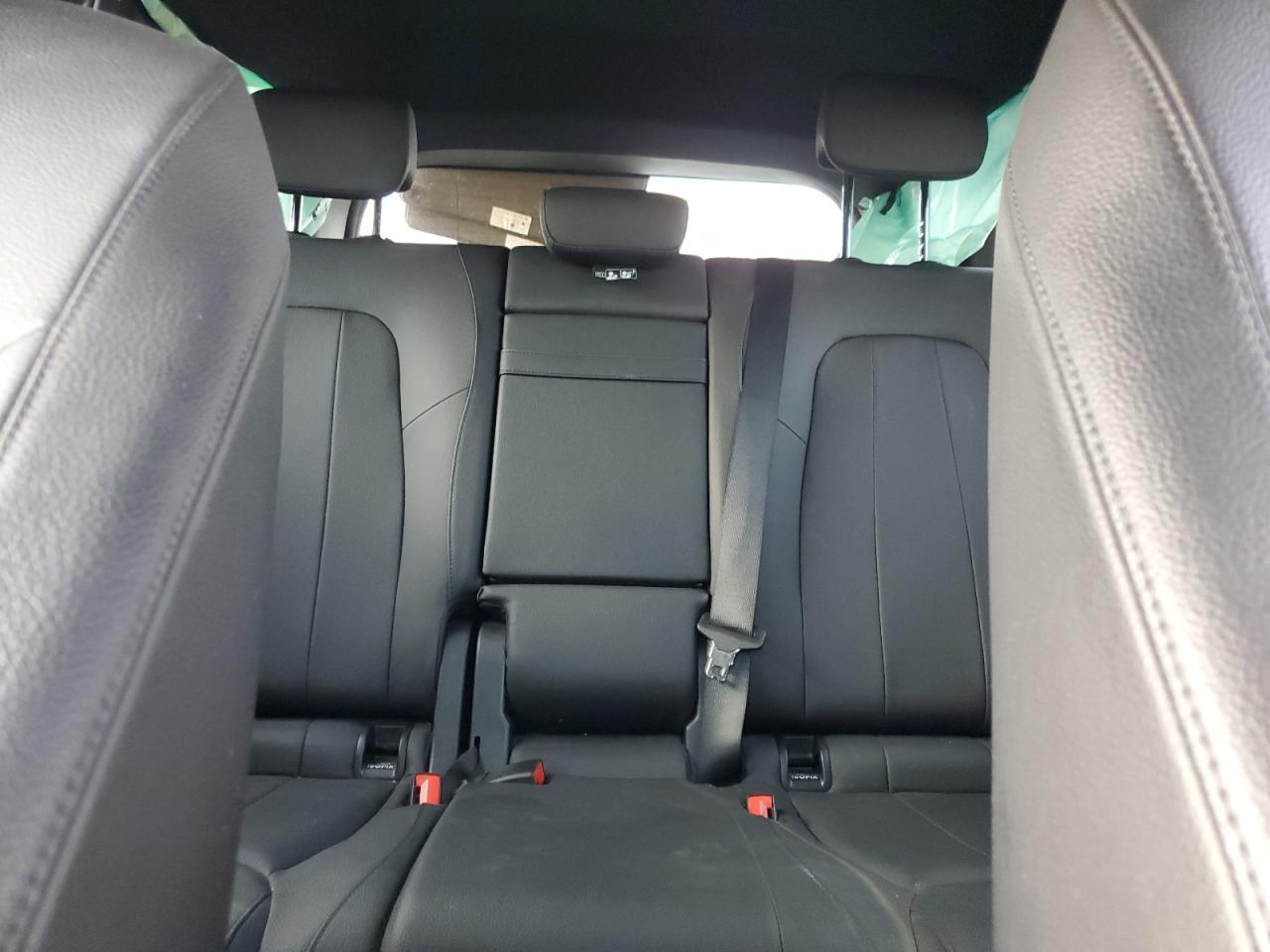 Mercedes-Benz GLB 250 Image 6