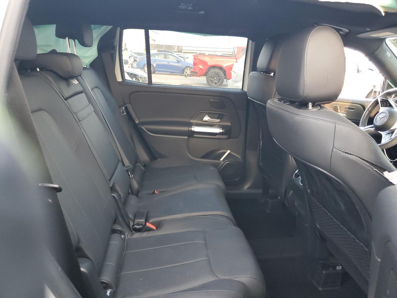 Mercedes-Benz GLB 250 Image 10