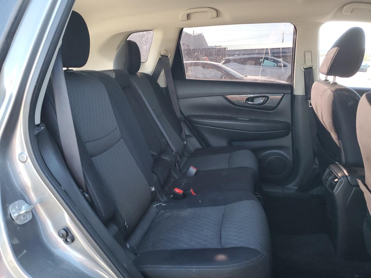 Nissan Rogue S Image 5