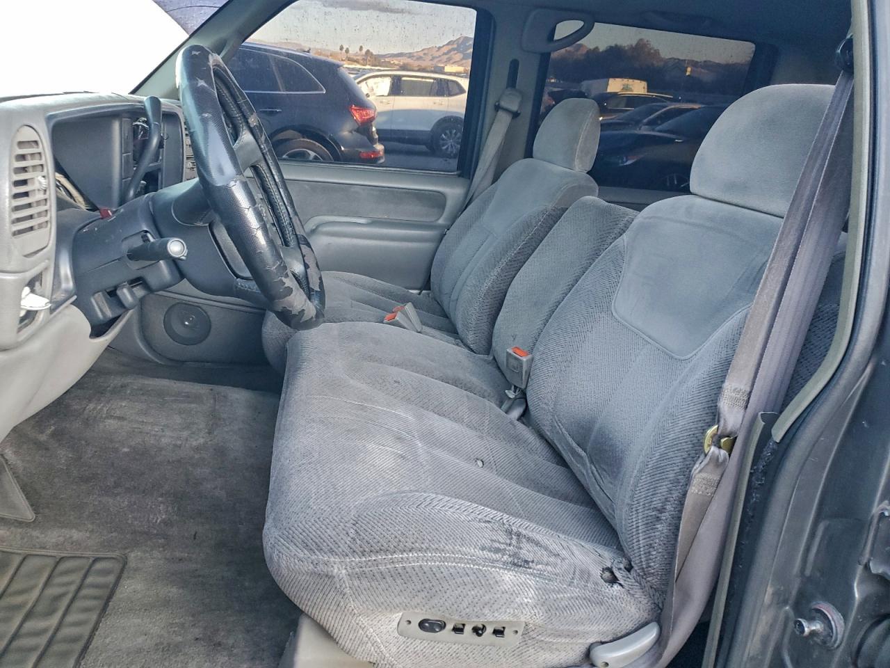 Chevrolet Tahoe K1500 Image 3