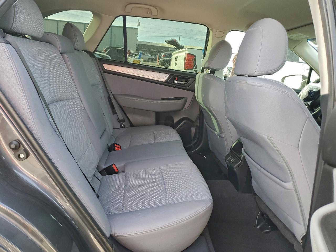 Subaru Outback 2.5i Premium Image 11