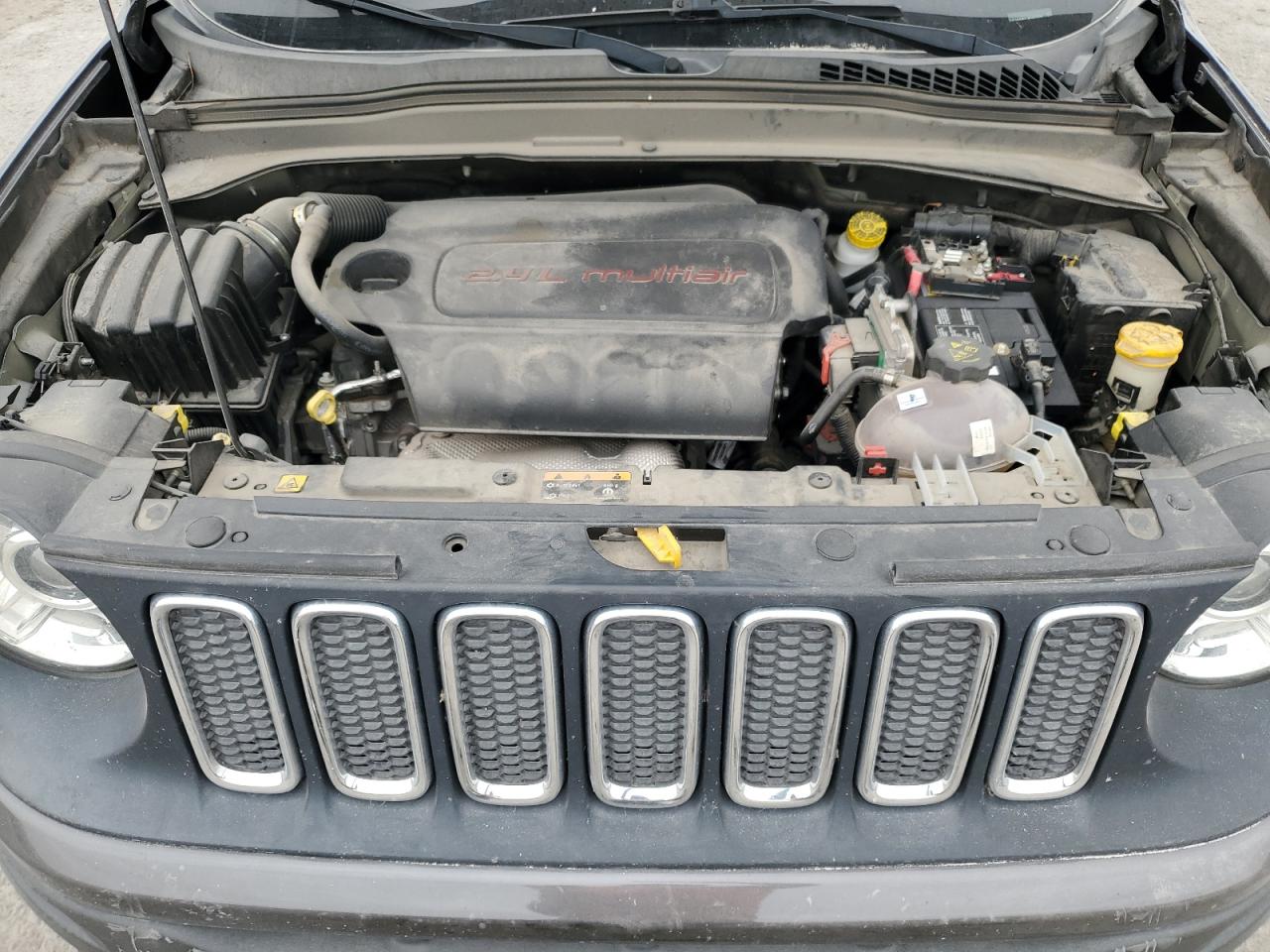 Jeep Renegade Latitude Image 8
