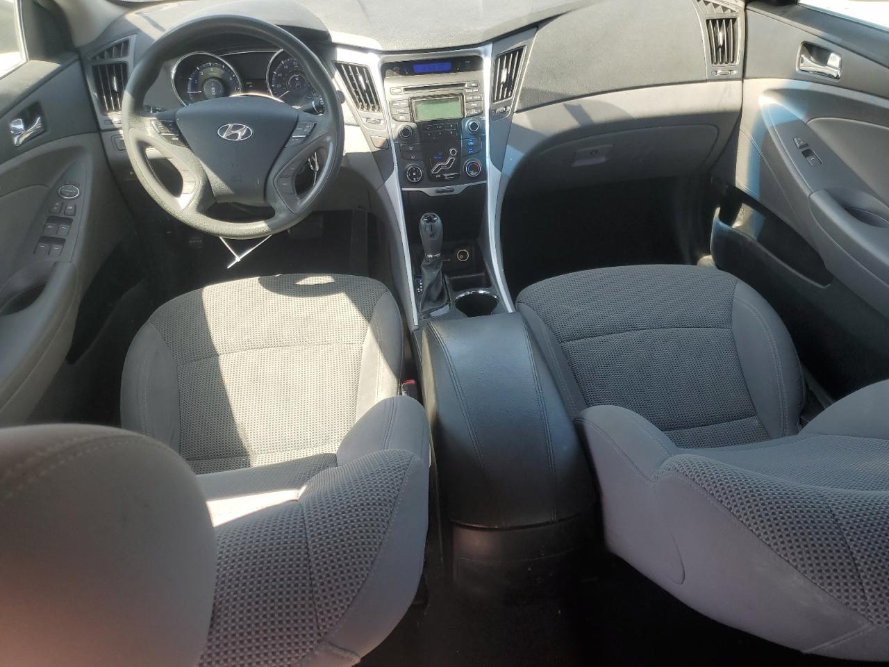 Hyundai SONATA Gls Image 12