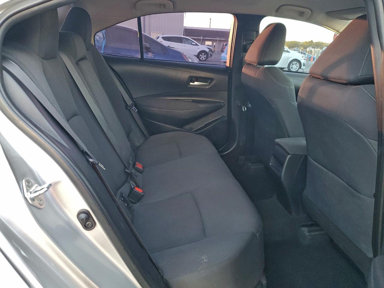 Toyota Corolla Le Image 10