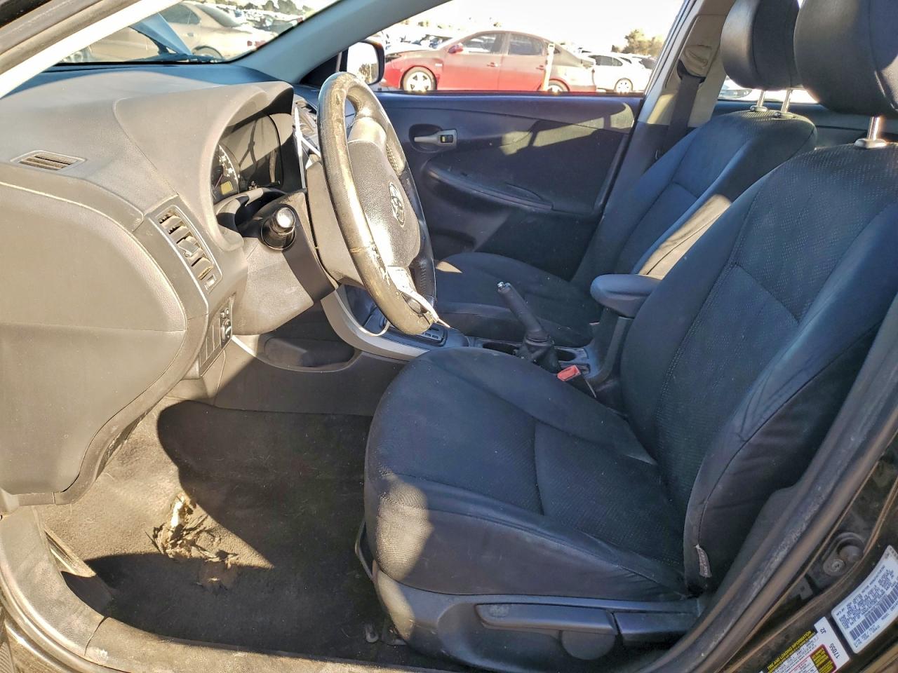 Toyota Corolla Base Image 8