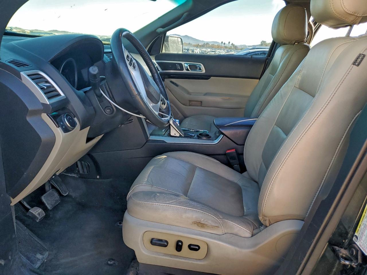 Ford Explorer Limited Image 6