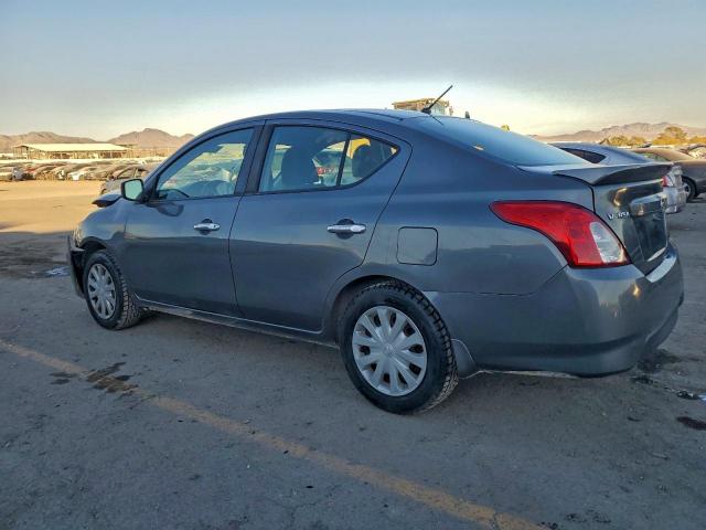 Nissan Versa S Image 5