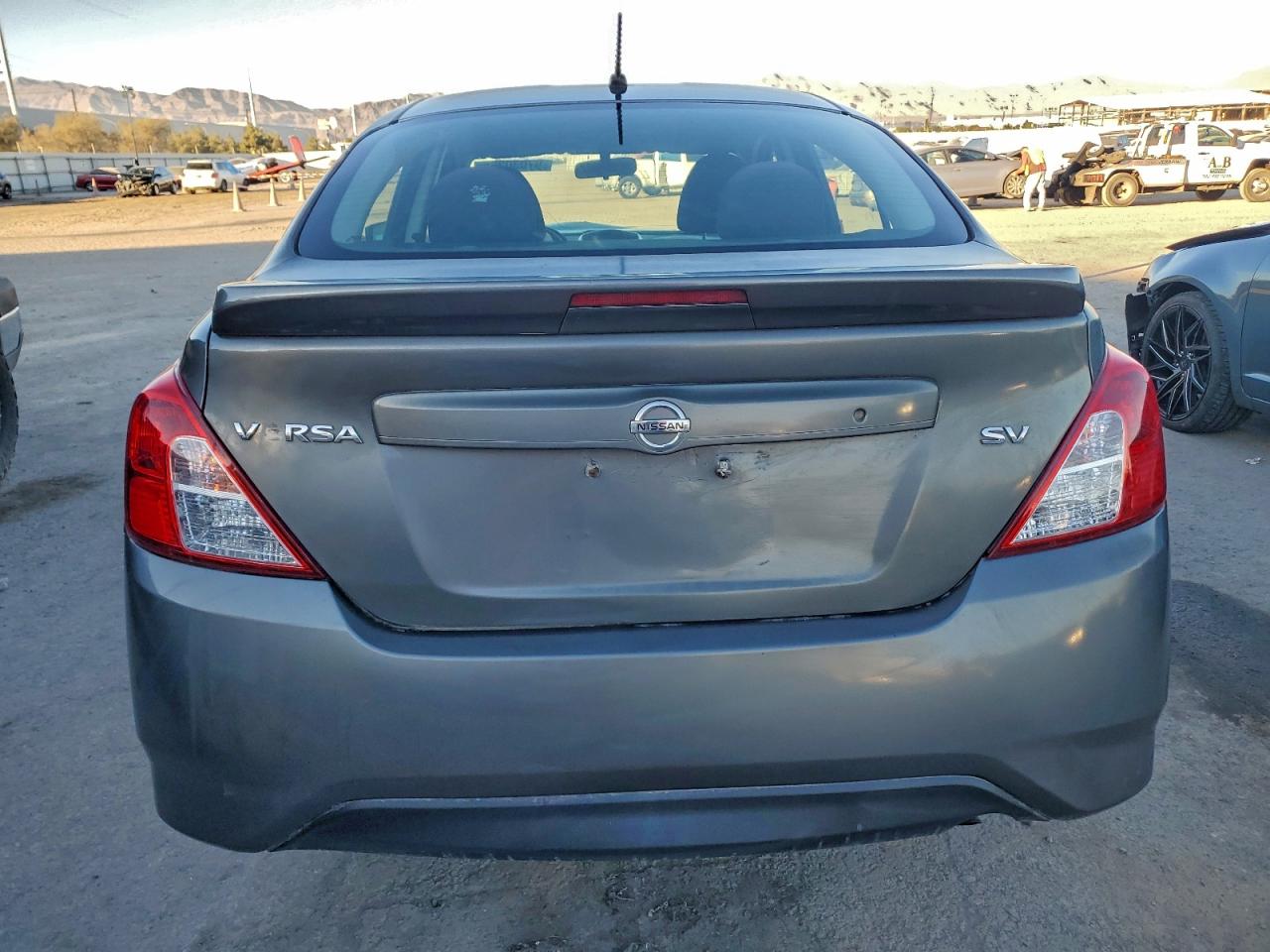 Nissan Versa S Image 7