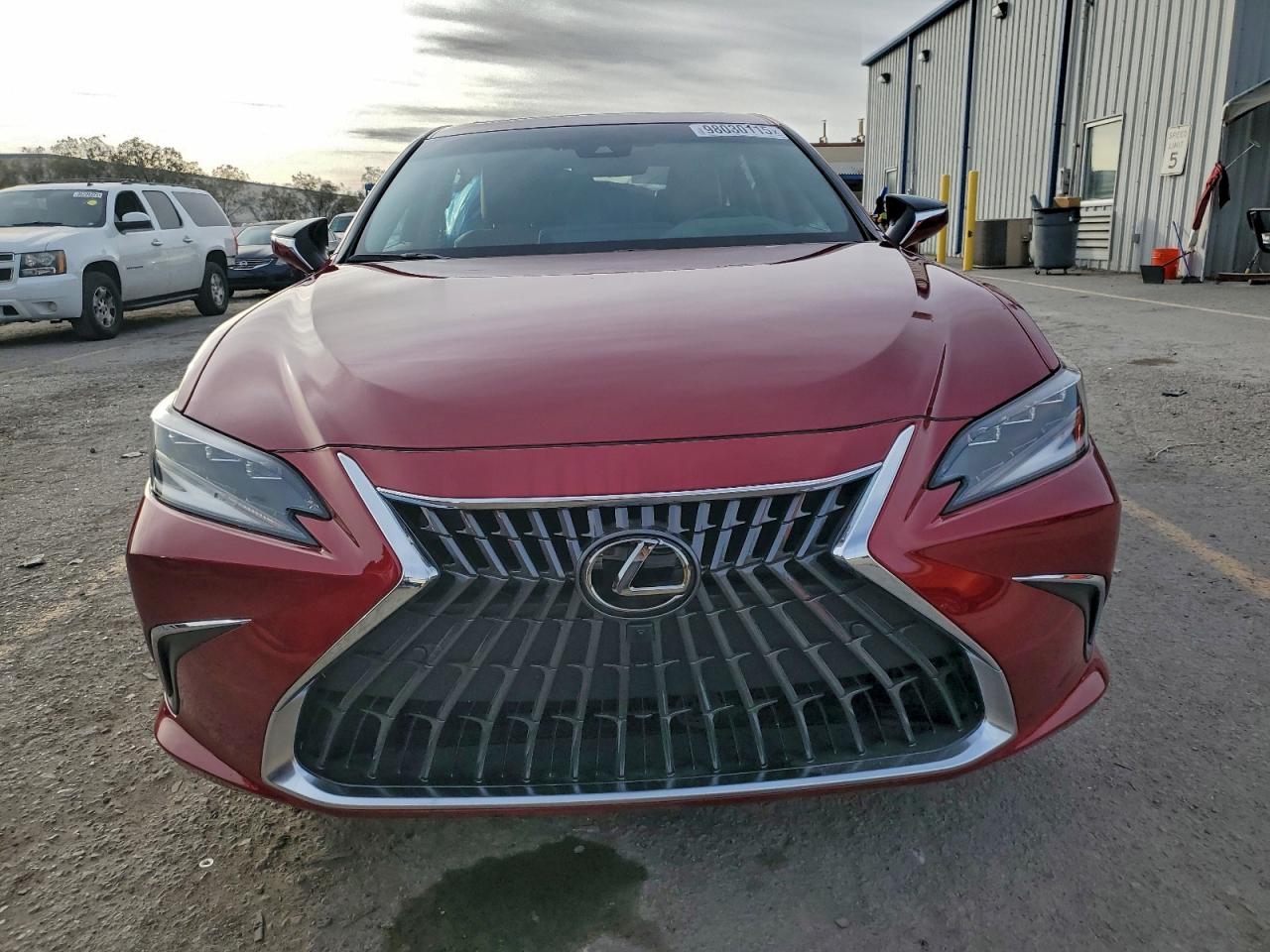 Lexus Es 300h Base Image 2