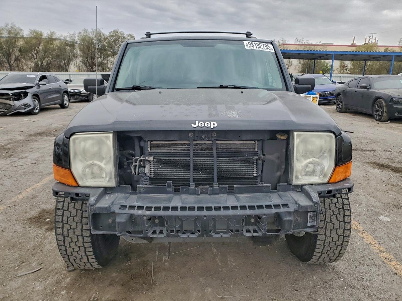 Jeep Commander Sport Image 2