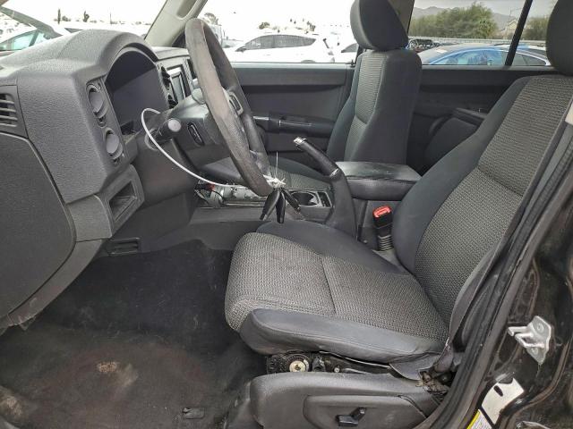 Jeep Commander Sport Image 8