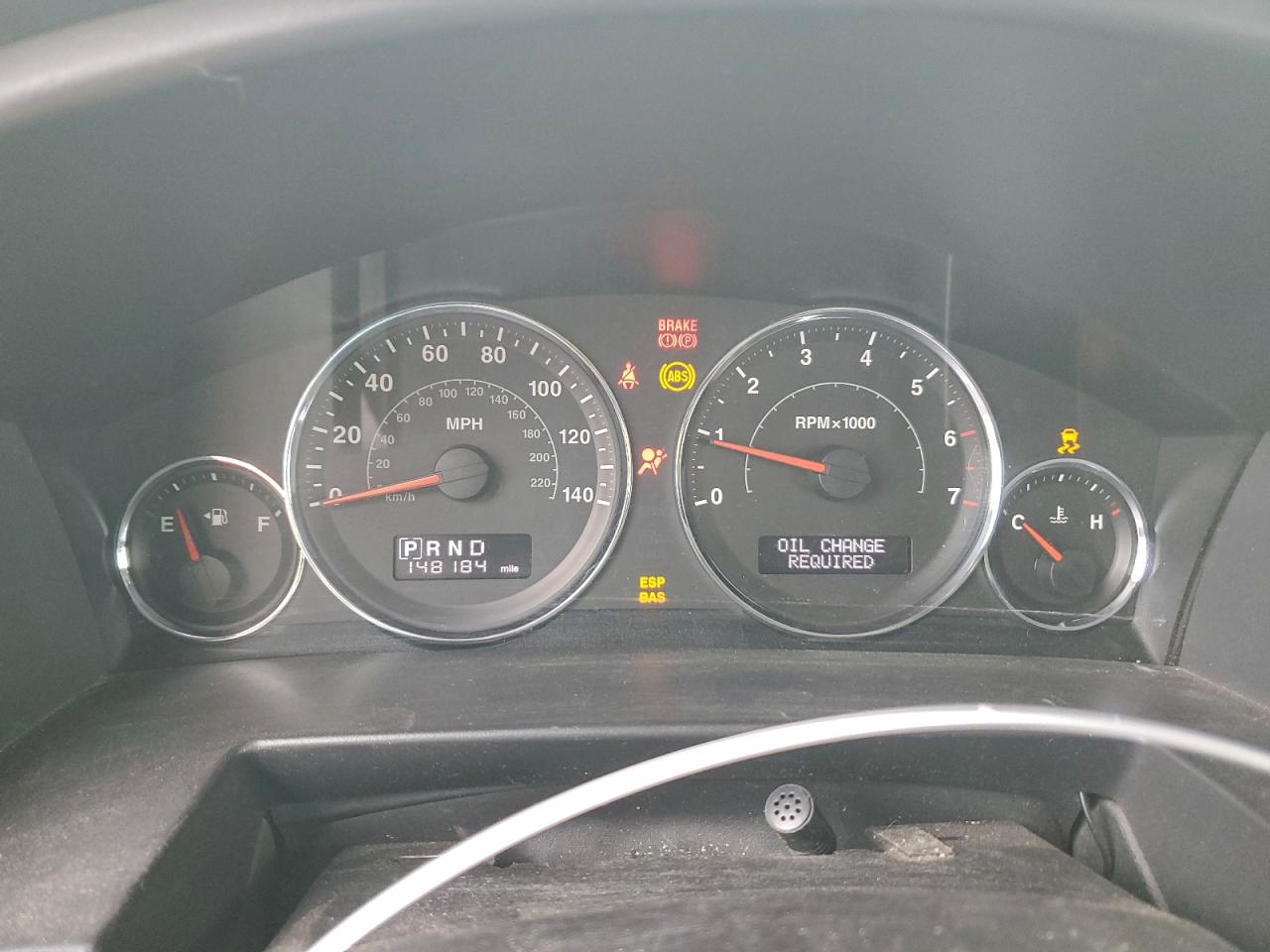 Jeep Commander Sport Image 10