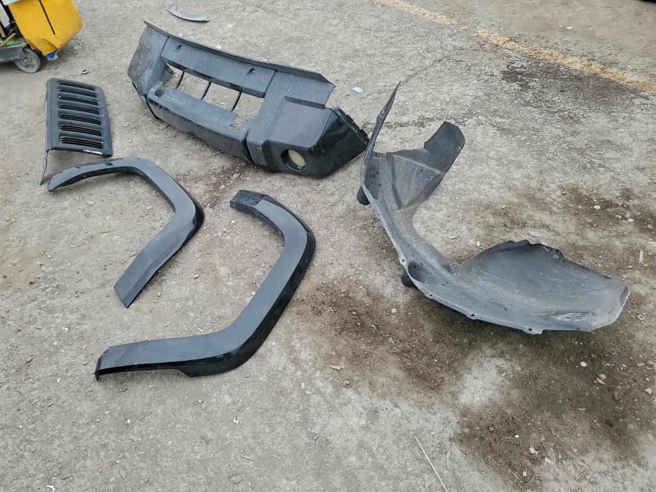 Jeep Commander Sport Image 14