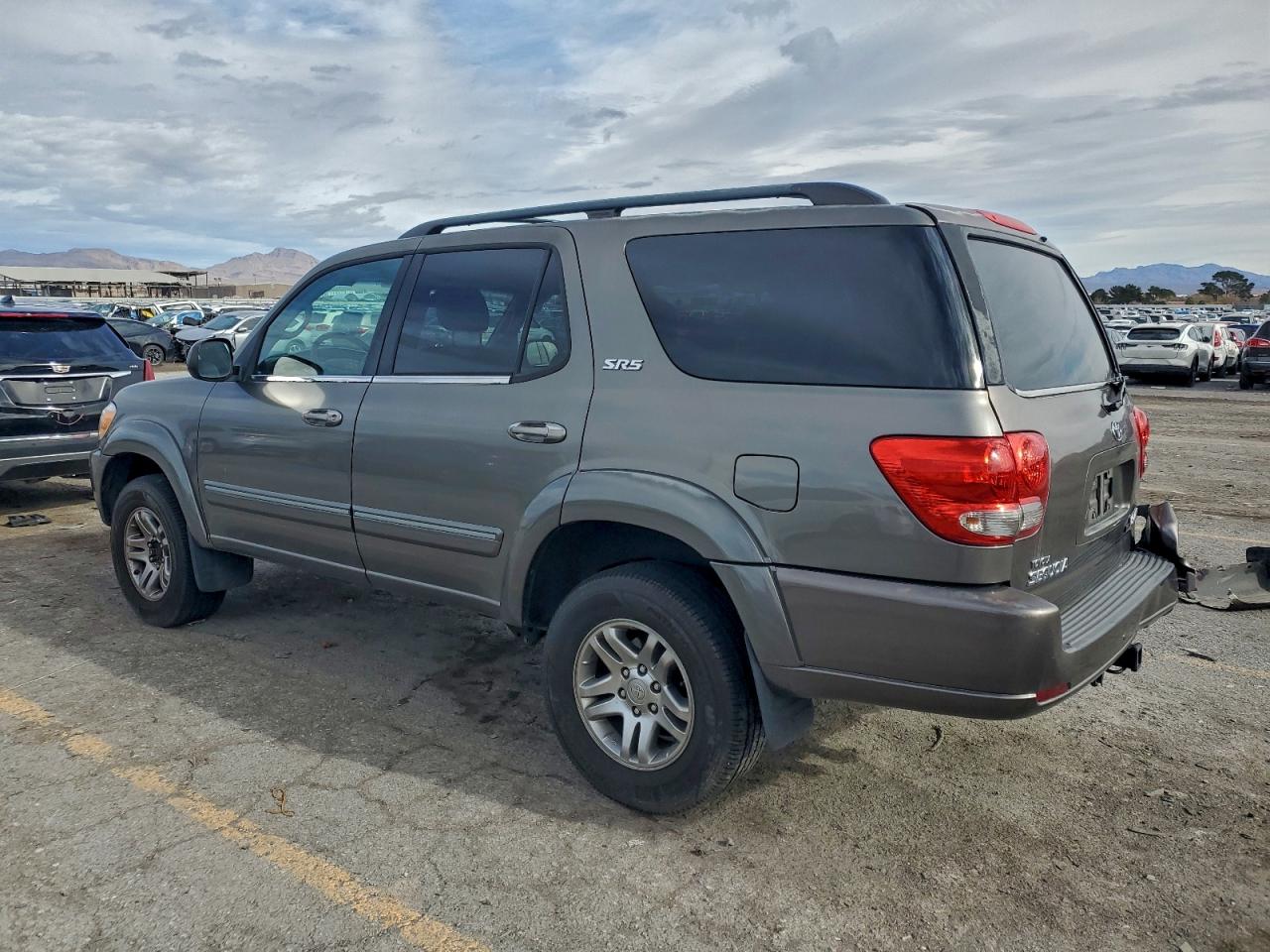 Toyota Sequoia Sr5 Image 3
