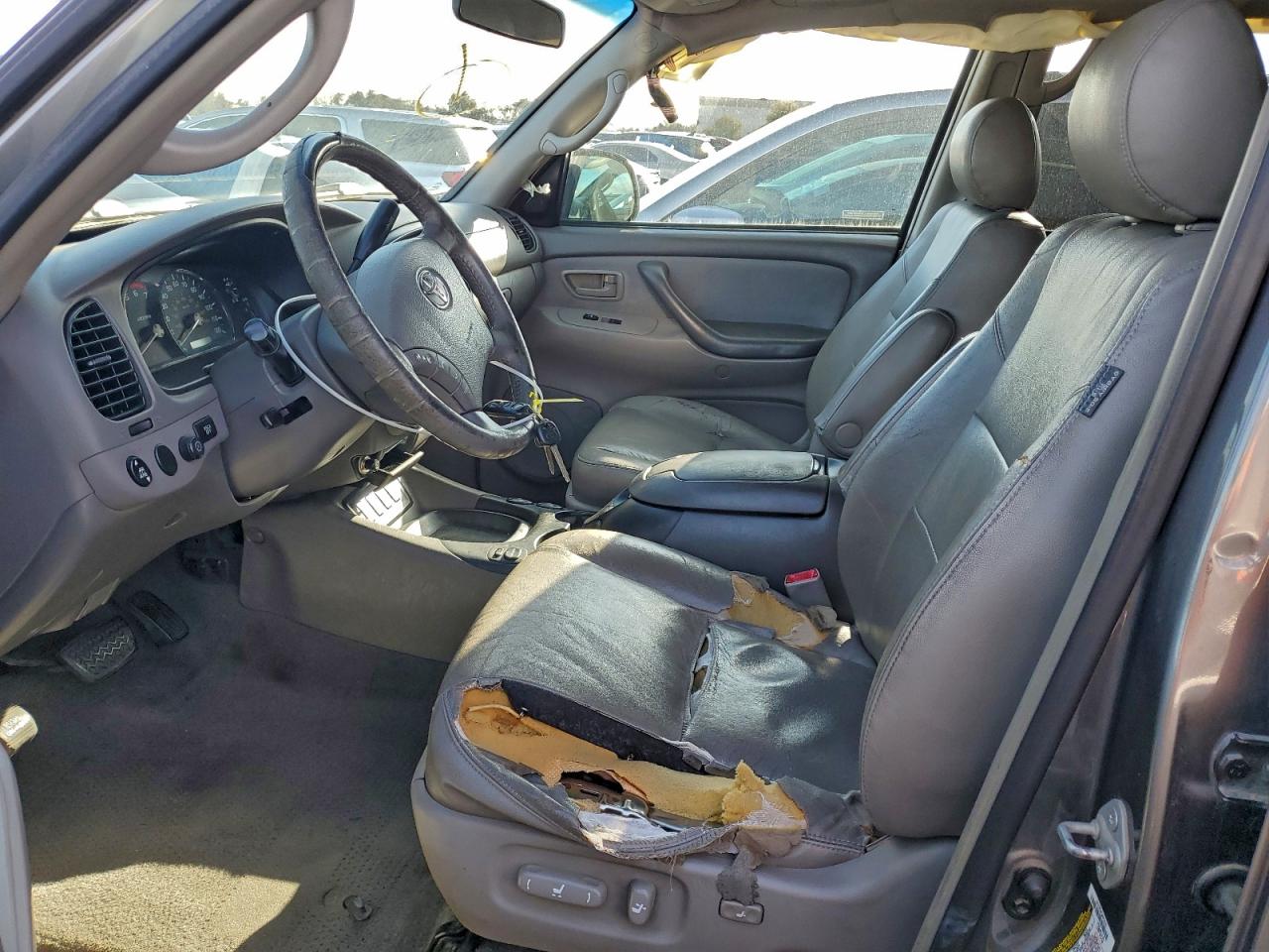 Toyota Sequoia Sr5 Image 10