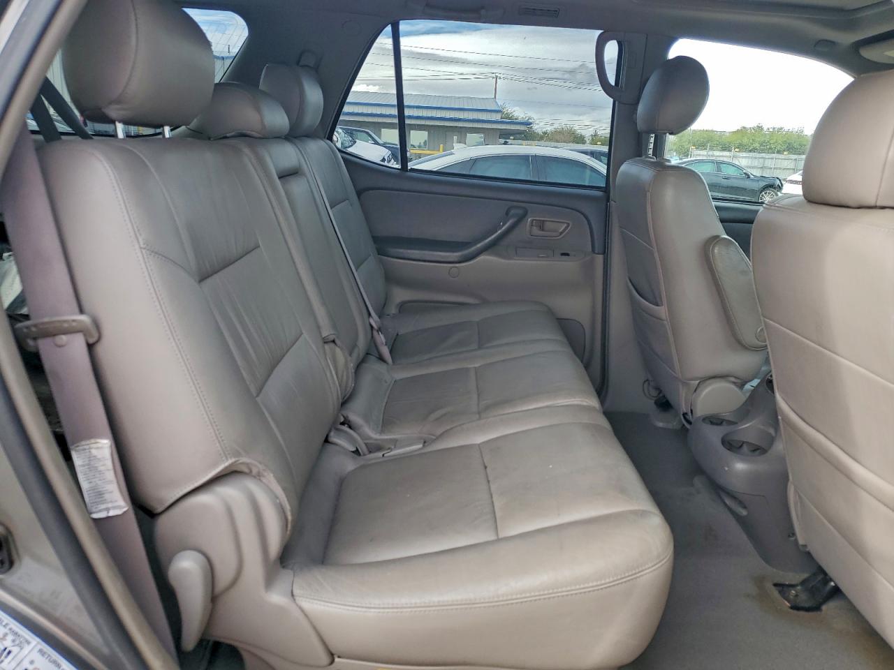 Toyota Sequoia Sr5 Image 12