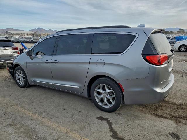 Chrysler Pacifica Touring L Image 4