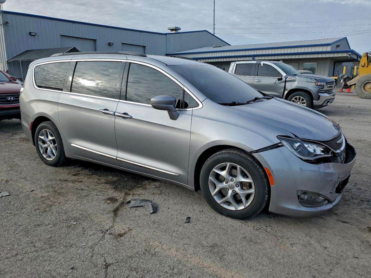 Chrysler Pacifica Touring L Image 12