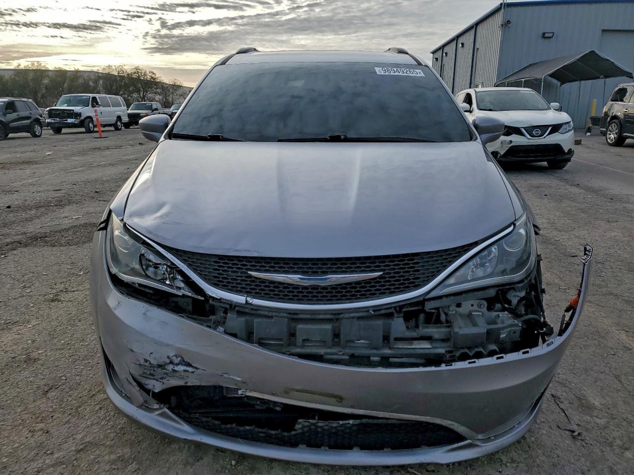 Chrysler Pacifica Touring L Image 5