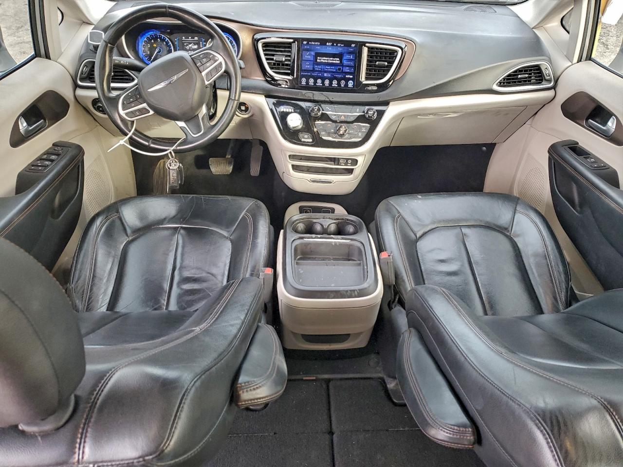 Chrysler Pacifica Touring L Image 9