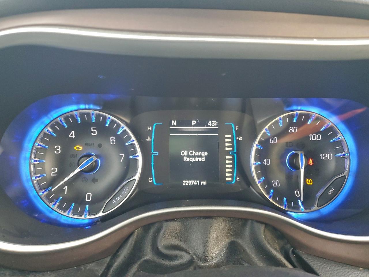 Chrysler Pacifica Touring L Image 7