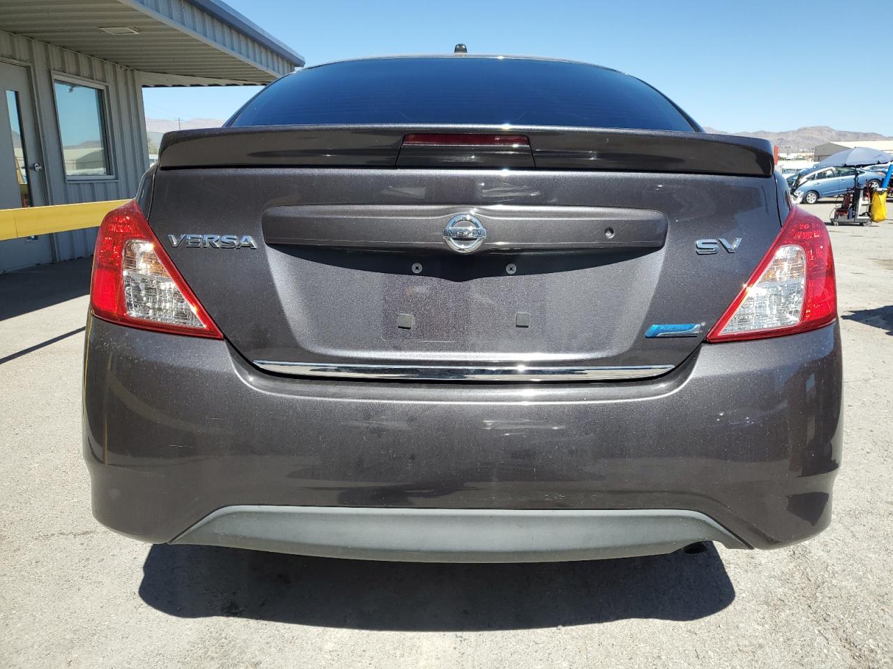 Nissan Versa S Image 4